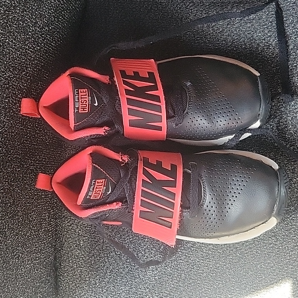 Nike girls basketball shoes size 4